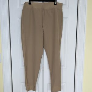 Eddie Bauer Outdoor Jogger in Tan